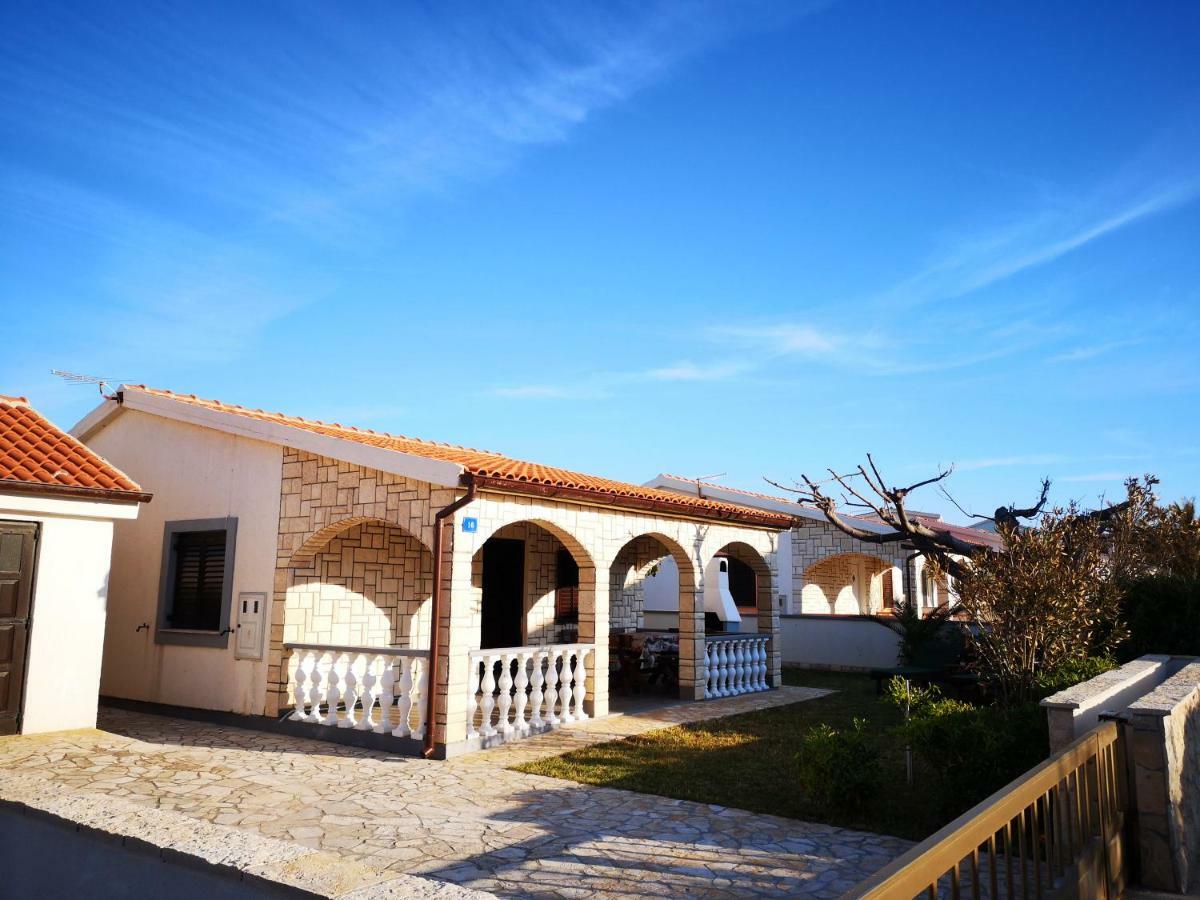 Вилла Holiday House Tara Вир Экстерьер фото