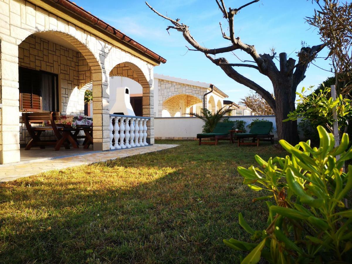 Вилла Holiday House Tara Вир Экстерьер фото