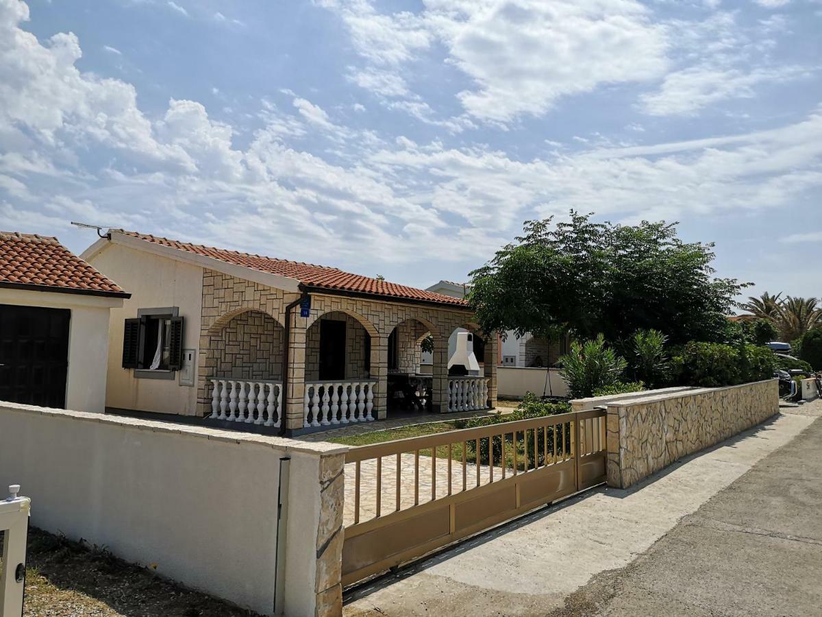 Вилла Holiday House Tara Вир Экстерьер фото